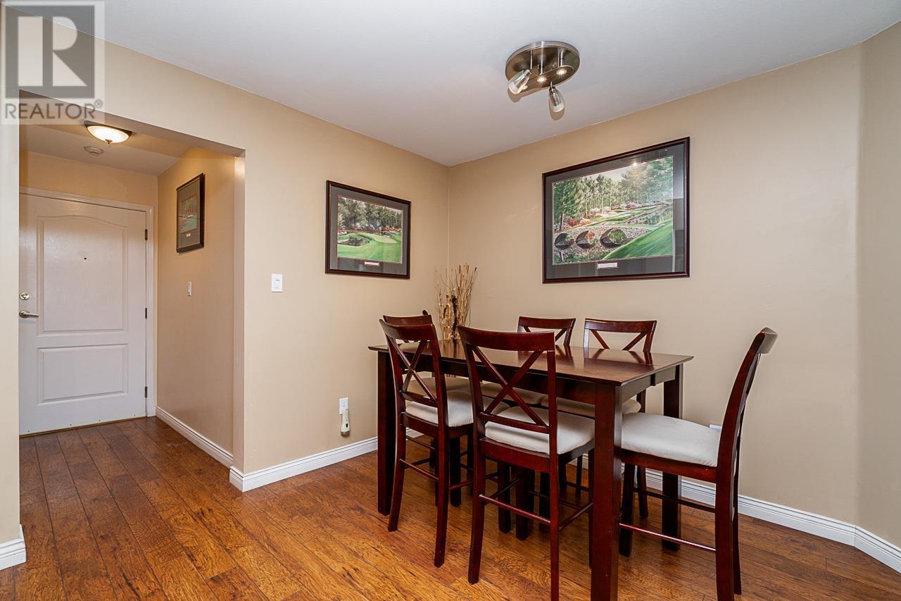 Listing Picture 13 of 31 : 404 3733 NORFOLK STREET, Burnaby / 本拿比 - 魯藝地產 Yvonne Lu Group - MLS Medallion Club Member