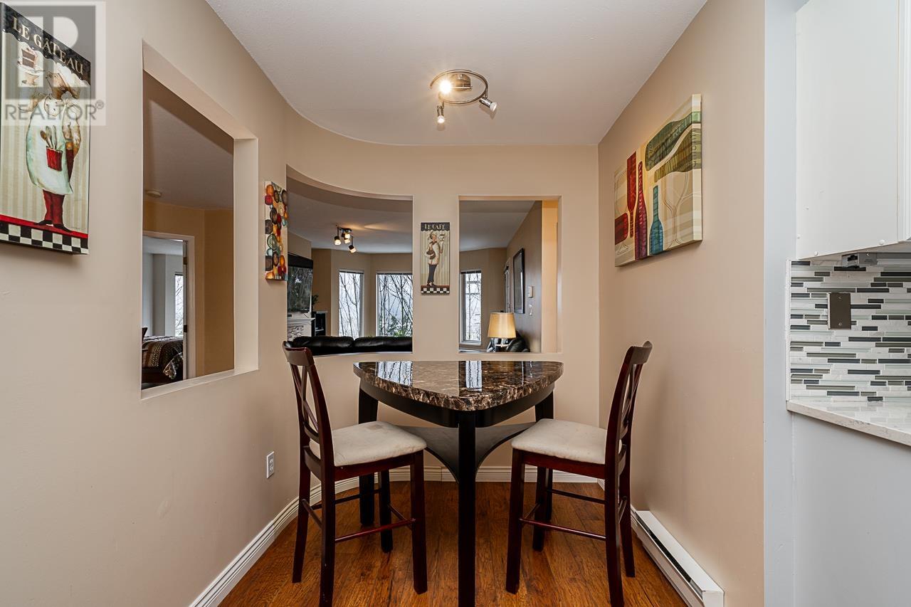 Listing Picture 14 of 31 : 404 3733 NORFOLK STREET, Burnaby / 本拿比 - 魯藝地產 Yvonne Lu Group - MLS Medallion Club Member
