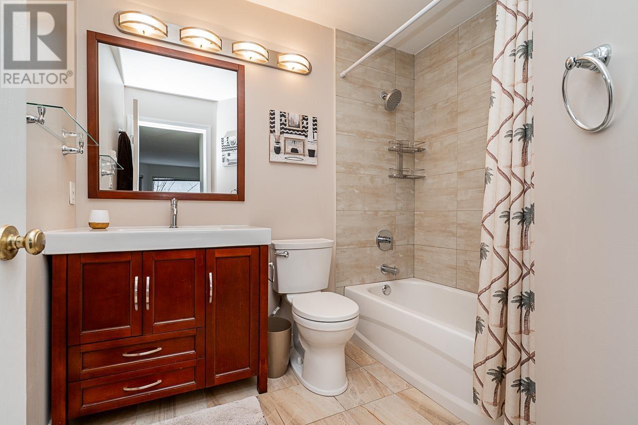 Listing Picture 23 of 31 : 404 3733 NORFOLK STREET, Burnaby / 本拿比 - 魯藝地產 Yvonne Lu Group - MLS Medallion Club Member