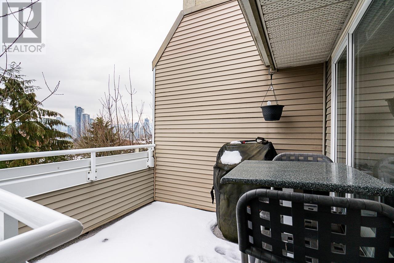 Listing Picture 28 of 31 : 404 3733 NORFOLK STREET, Burnaby / 本拿比 - 魯藝地產 Yvonne Lu Group - MLS Medallion Club Member