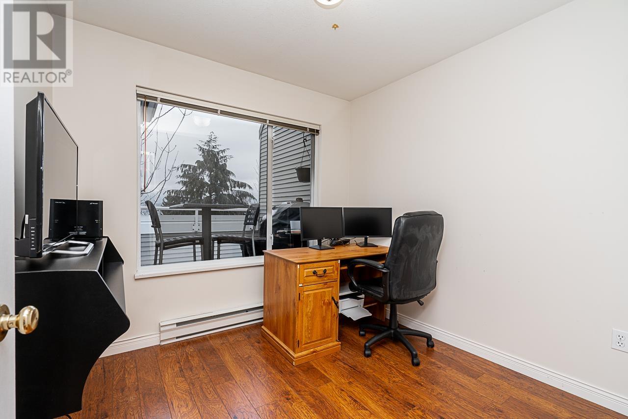 Listing Picture 24 of 31 : 404 3733 NORFOLK STREET, Burnaby / 本拿比 - 魯藝地產 Yvonne Lu Group - MLS Medallion Club Member