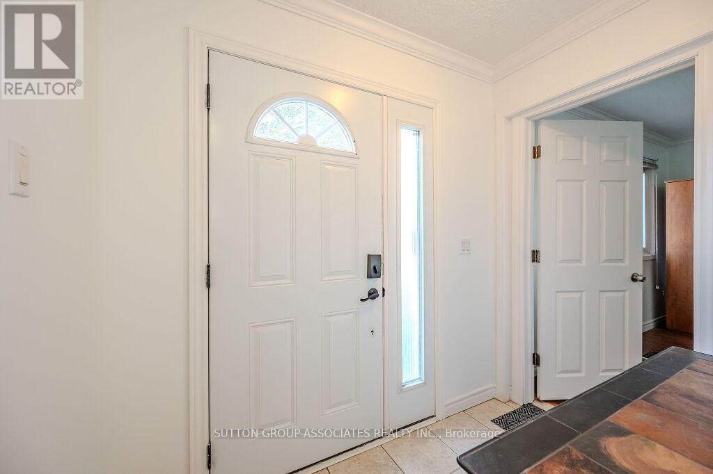 Property at 18 - 121 UNIVERSITY AVENUE E image 3