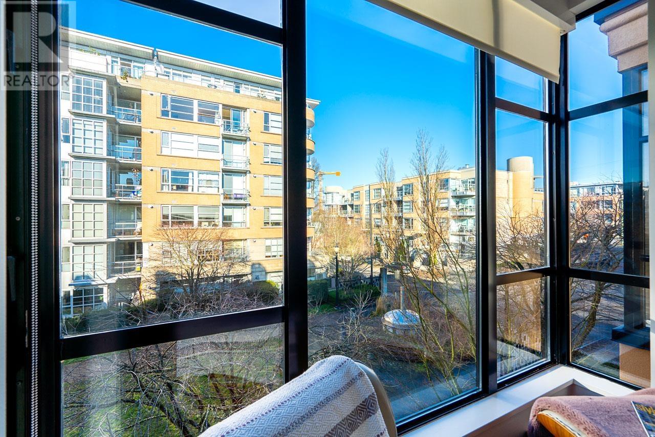 Listing Picture 10 of 29 : 304 2175 SALAL DRIVE, Vancouver / 溫哥華 - 魯藝地產 Yvonne Lu Group - MLS Medallion Club Member