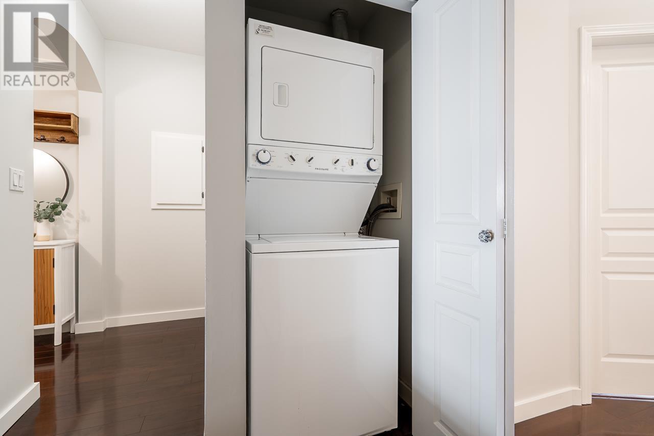 Listing Picture 17 of 29 : 304 2175 SALAL DRIVE, Vancouver / 溫哥華 - 魯藝地產 Yvonne Lu Group - MLS Medallion Club Member