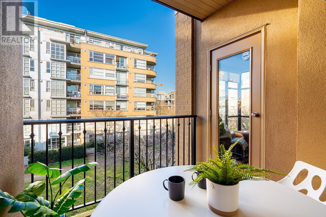 Listing Picture 20 of 29 : 304 2175 SALAL DRIVE, Vancouver / 溫哥華 - 魯藝地產 Yvonne Lu Group - MLS Medallion Club Member