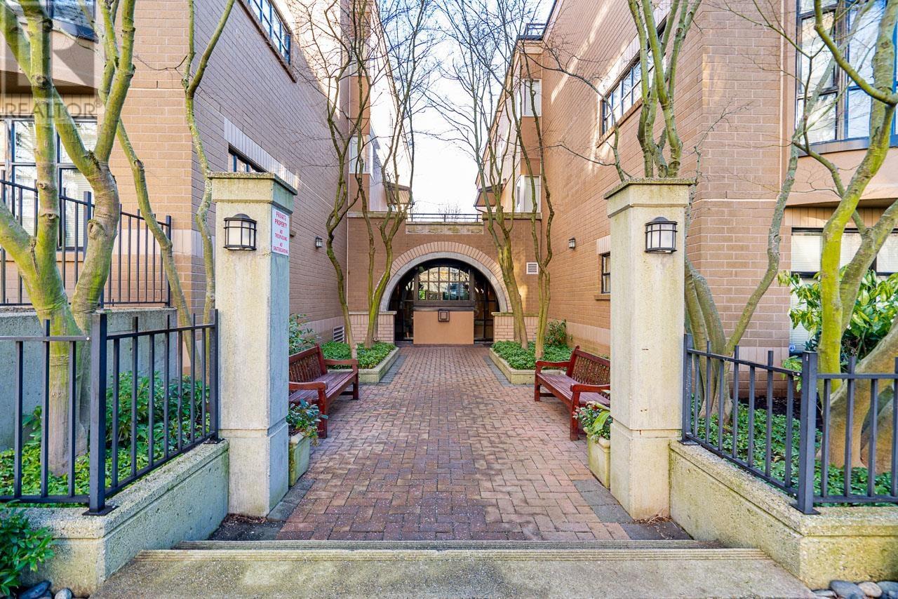 Listing Picture 26 of 29 : 304 2175 SALAL DRIVE, Vancouver / 溫哥華 - 魯藝地產 Yvonne Lu Group - MLS Medallion Club Member