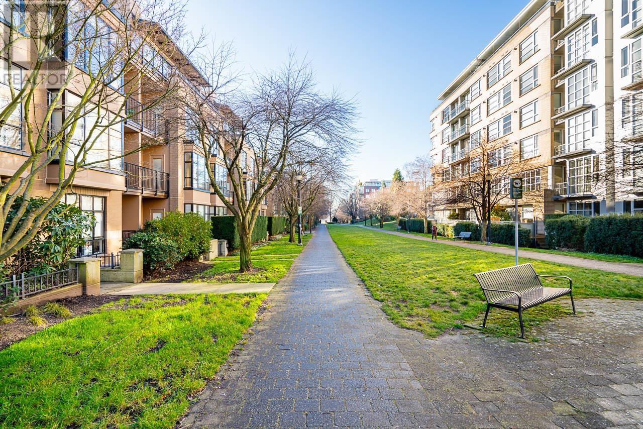 Listing Picture 27 of 29 : 304 2175 SALAL DRIVE, Vancouver / 溫哥華 - 魯藝地產 Yvonne Lu Group - MLS Medallion Club Member