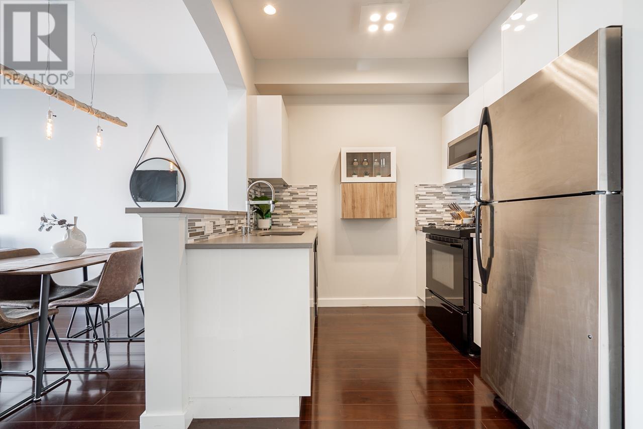 Listing Picture 3 of 29 : 304 2175 SALAL DRIVE, Vancouver / 溫哥華 - 魯藝地產 Yvonne Lu Group - MLS Medallion Club Member