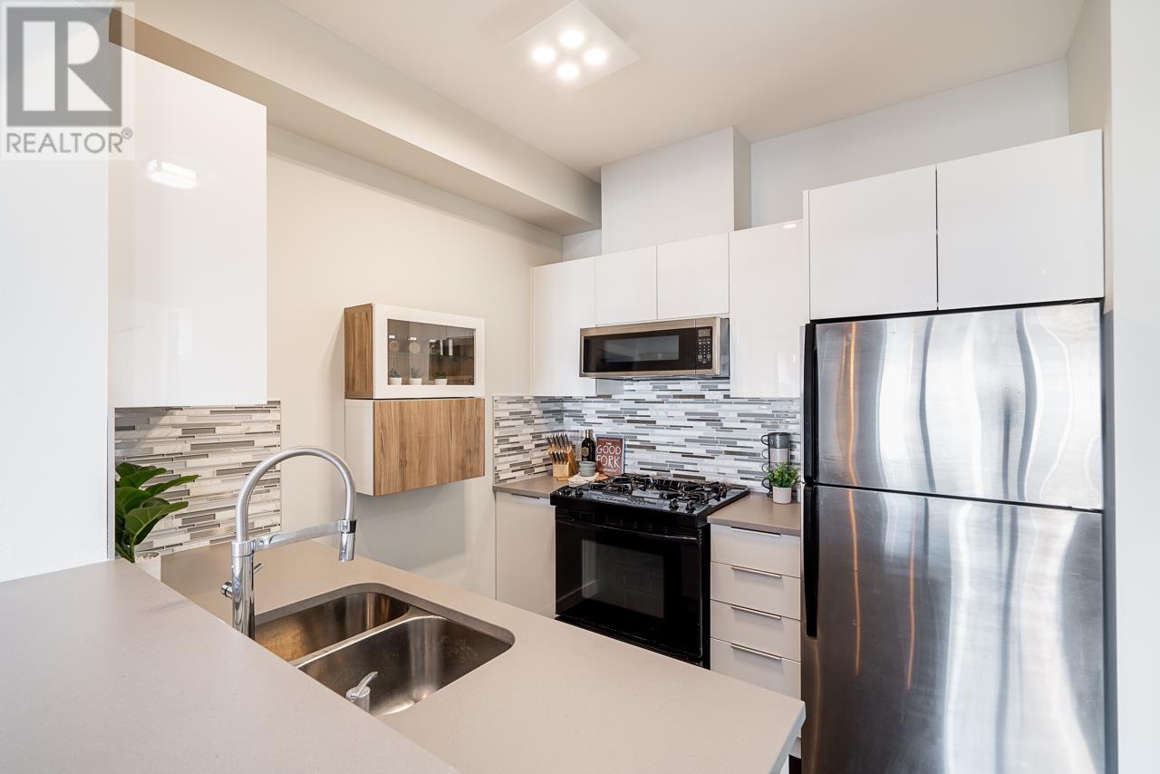 Listing Picture 4 of 29 : 304 2175 SALAL DRIVE, Vancouver / 溫哥華 - 魯藝地產 Yvonne Lu Group - MLS Medallion Club Member