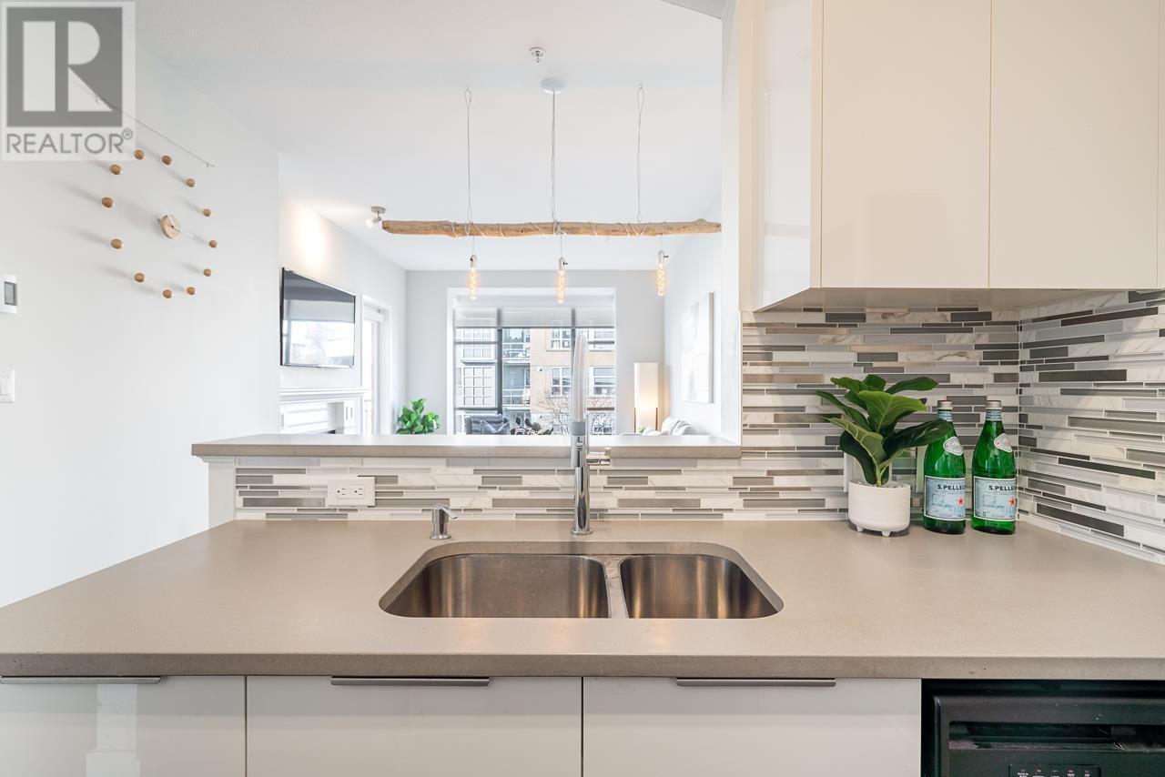 Listing Picture 5 of 29 : 304 2175 SALAL DRIVE, Vancouver / 溫哥華 - 魯藝地產 Yvonne Lu Group - MLS Medallion Club Member