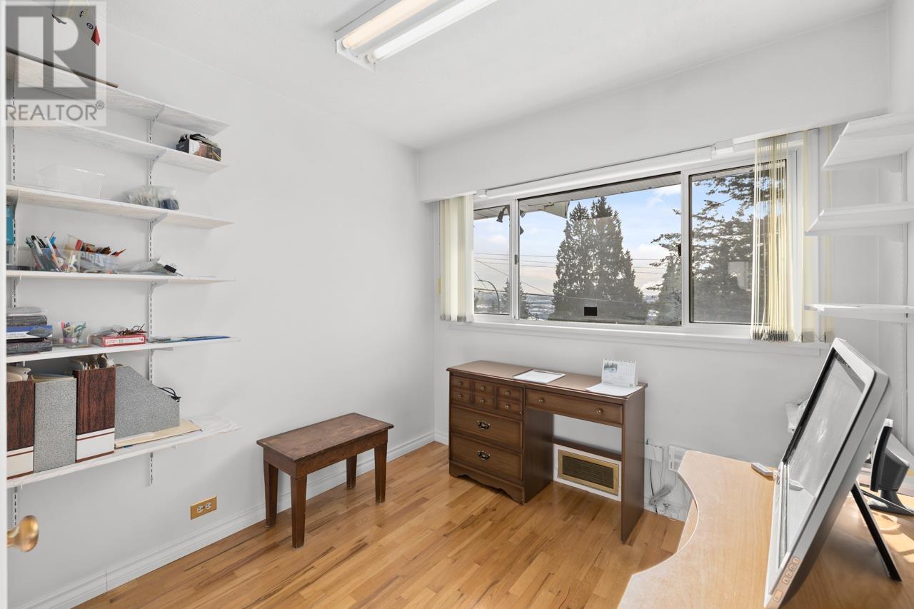 Listing Picture 15 of 33 : 5489 KEITH STREET, Burnaby / 本拿比 - 魯藝地產 Yvonne Lu Group - MLS Medallion Club Member