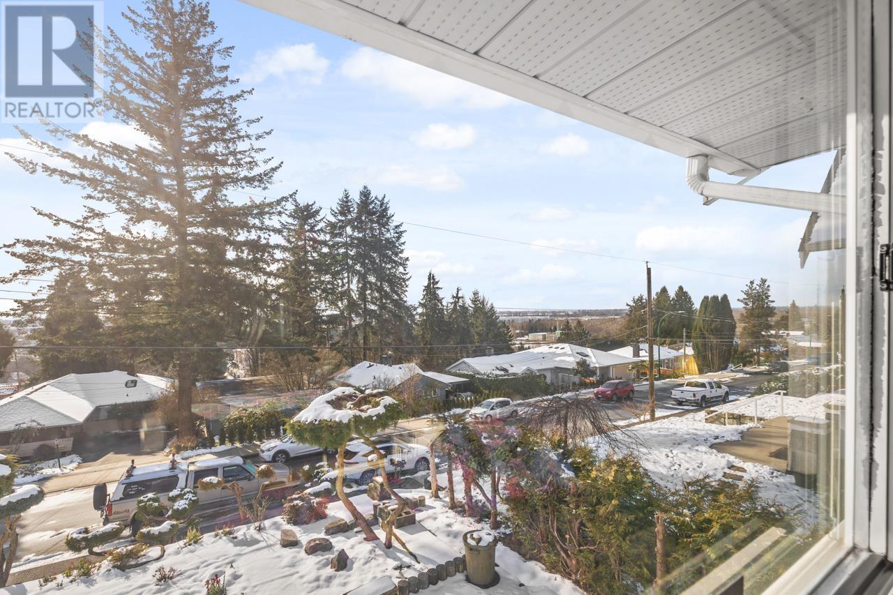Listing Picture 17 of 33 : 5489 KEITH STREET, Burnaby / 本拿比 - 魯藝地產 Yvonne Lu Group - MLS Medallion Club Member