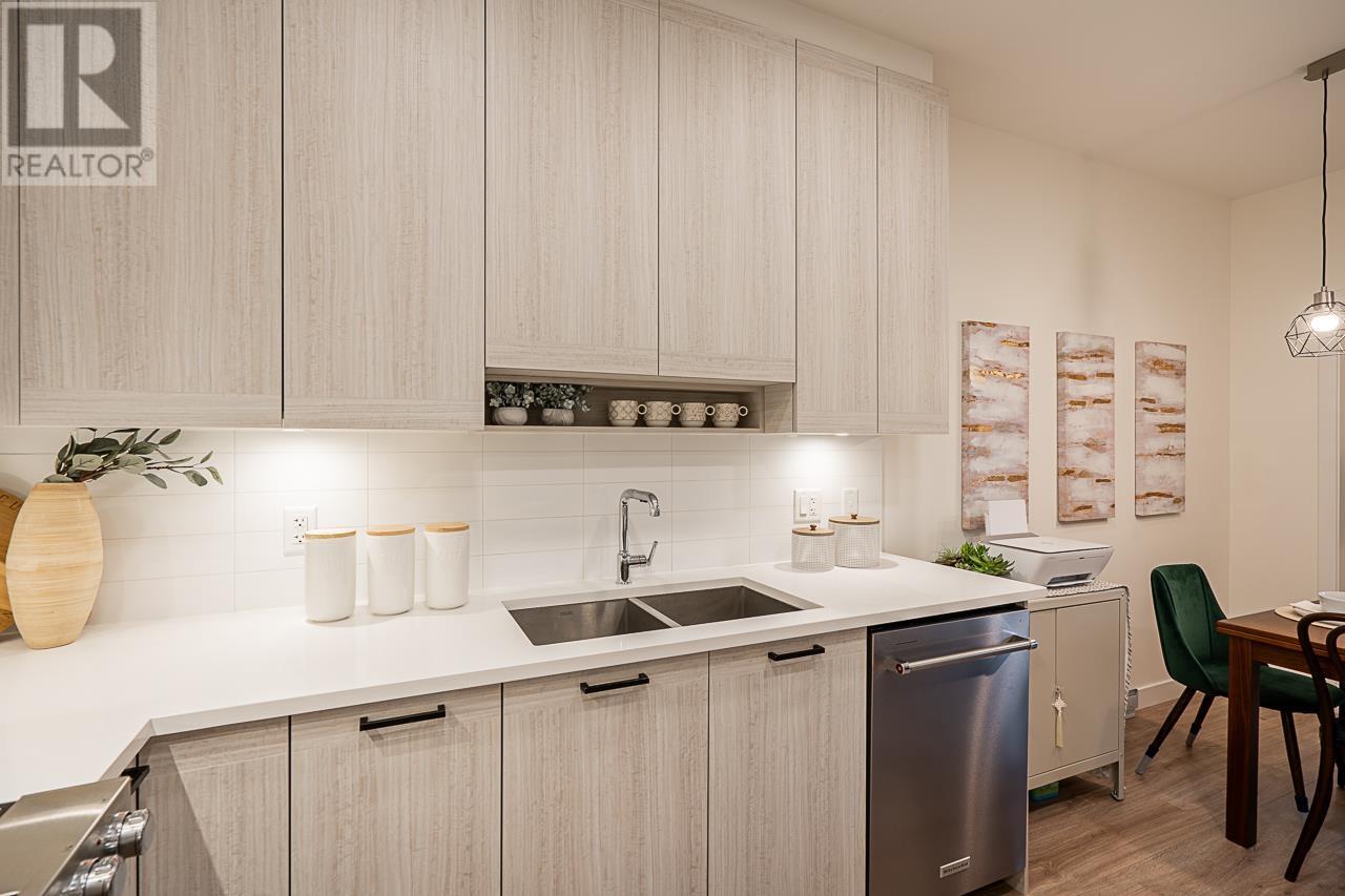 Listing Picture 7 of 24 : 218 7133 14TH AVENUE, Burnaby / 本拿比 - 魯藝地產 Yvonne Lu Group - MLS Medallion Club Member