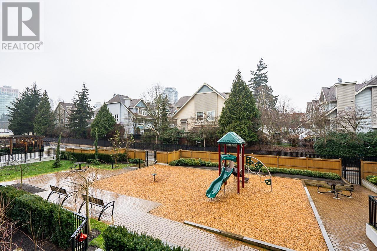 Listing Picture 18 of 24 : 218 7133 14TH AVENUE, Burnaby / 本拿比 - 魯藝地產 Yvonne Lu Group - MLS Medallion Club Member