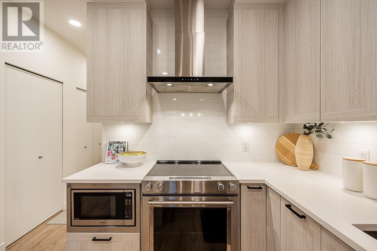 Listing Picture 8 of 24 : 218 7133 14TH AVENUE, Burnaby / 本拿比 - 魯藝地產 Yvonne Lu Group - MLS Medallion Club Member