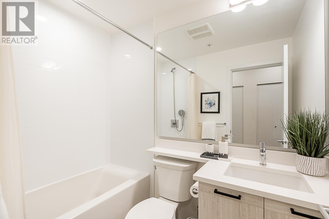 Listing Picture 14 of 24 : 218 7133 14TH AVENUE, Burnaby / 本拿比 - 魯藝地產 Yvonne Lu Group - MLS Medallion Club Member