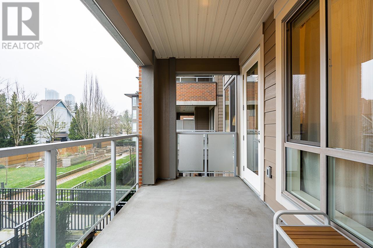 Listing Picture 17 of 24 : 218 7133 14TH AVENUE, Burnaby / 本拿比 - 魯藝地產 Yvonne Lu Group - MLS Medallion Club Member