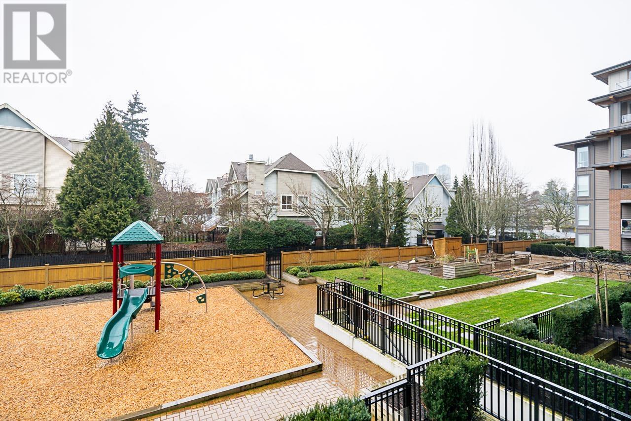 Listing Picture 19 of 24 : 218 7133 14TH AVENUE, Burnaby / 本拿比 - 魯藝地產 Yvonne Lu Group - MLS Medallion Club Member