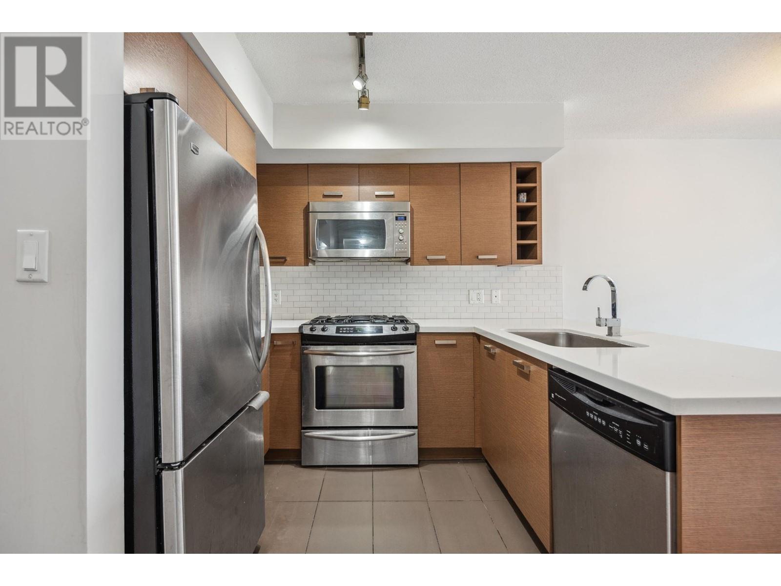 Listing Picture 12 of 31 : 1608 8033 SABA ROAD, Richmond / 烈治文 - 魯藝地產 Yvonne Lu Group - MLS Medallion Club Member