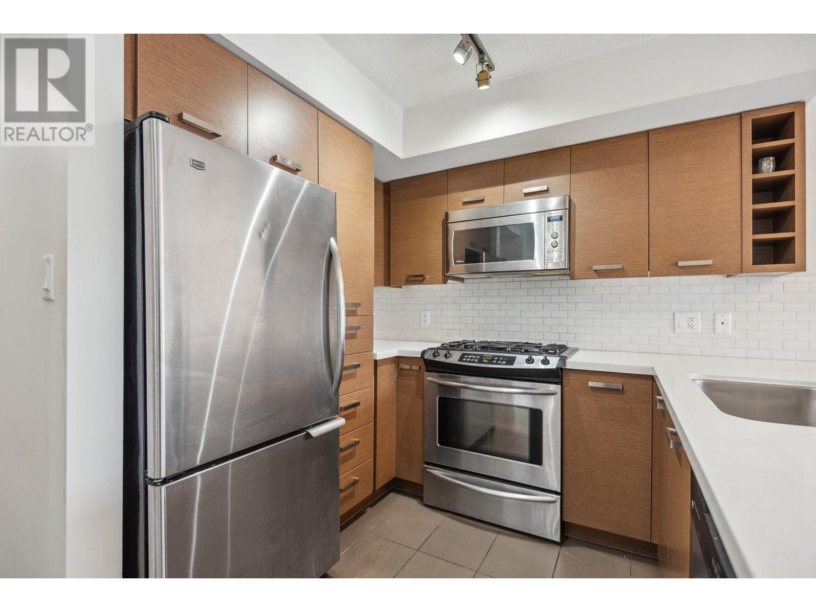 Listing Picture 13 of 31 : 1608 8033 SABA ROAD, Richmond / 烈治文 - 魯藝地產 Yvonne Lu Group - MLS Medallion Club Member
