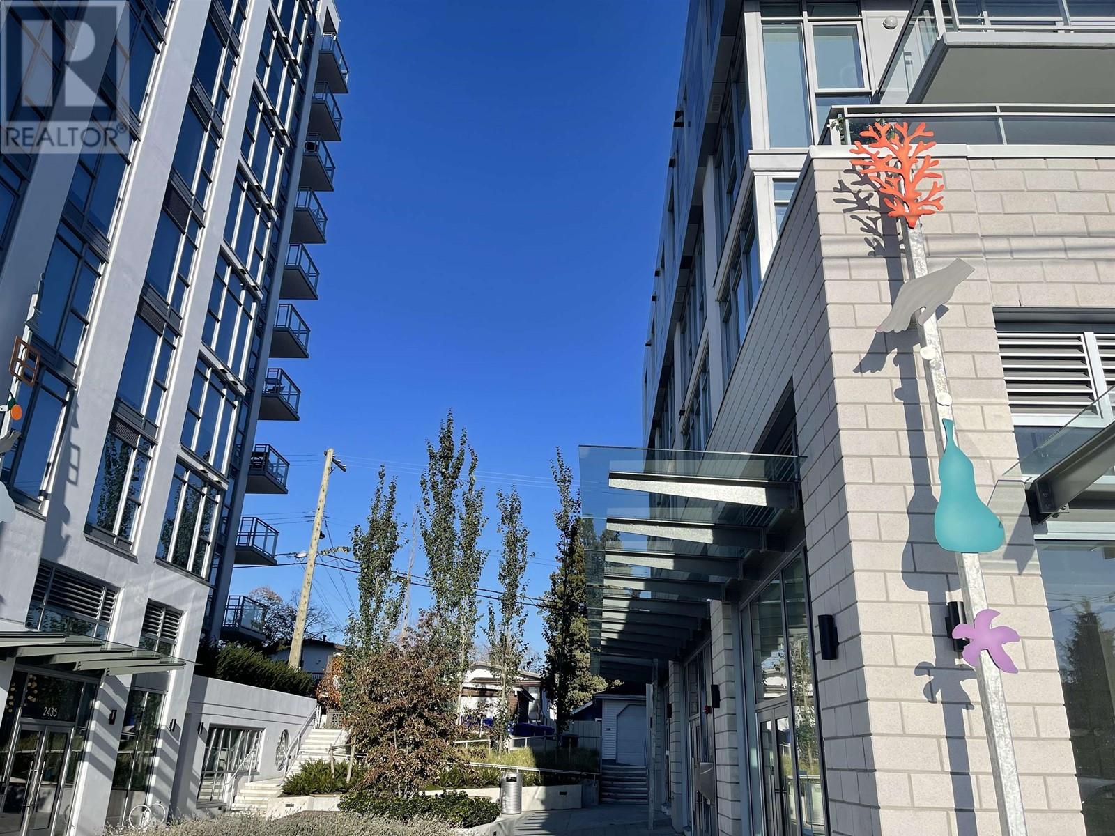 404 2455 Kingsway, Vancouver, British Columbia  V5R 5G8 - Photo 1 - R2965187