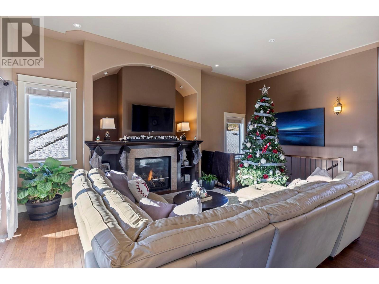 Property at 1347 Wilmot Avenue image 2
