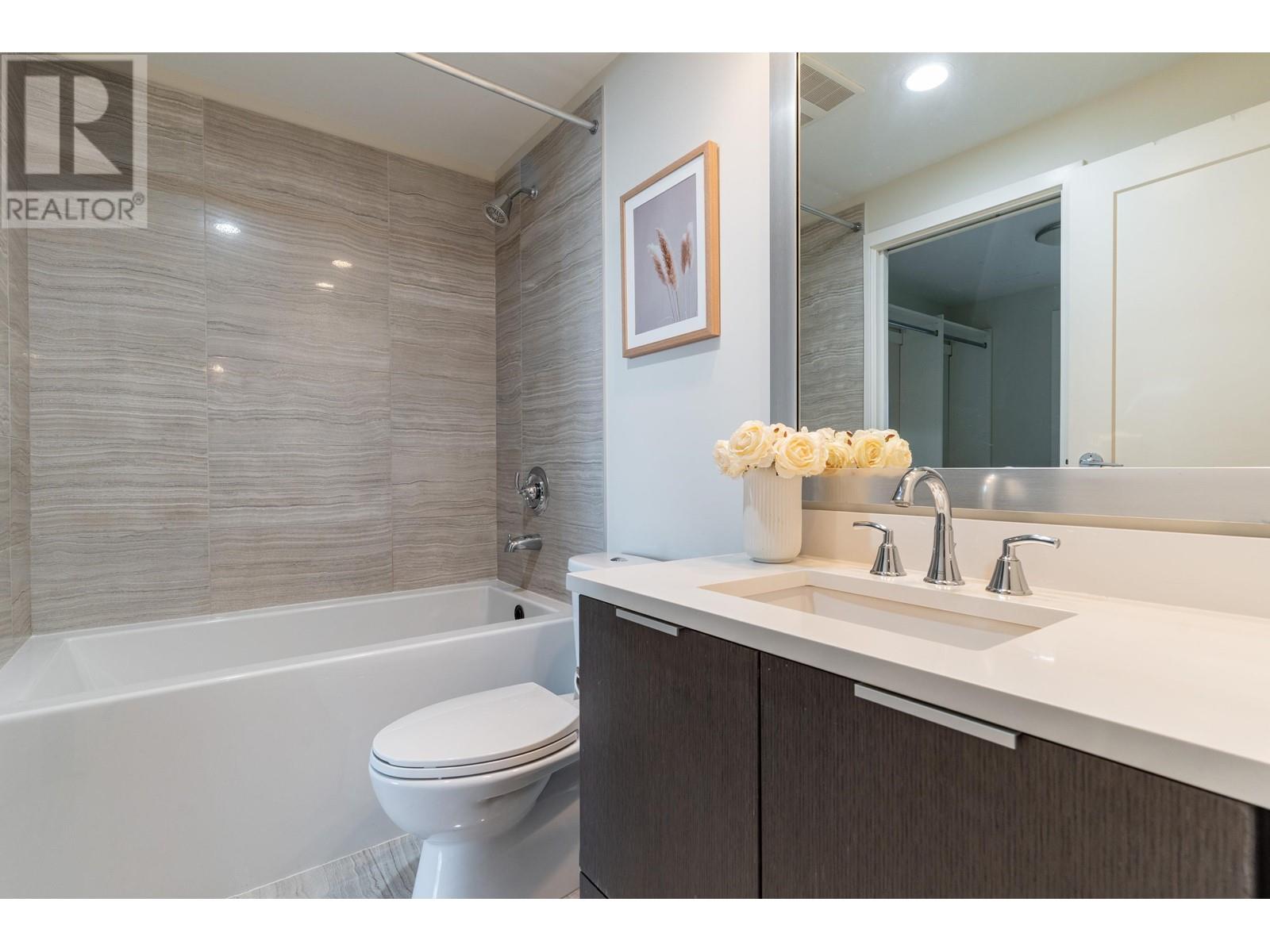 Listing Picture 17 of 37 : 512 3333 SEXSMITH ROAD, Richmond / 烈治文 - 魯藝地產 Yvonne Lu Group - MLS Medallion Club Member