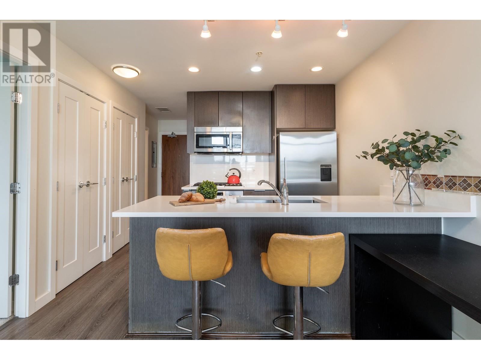 Listing Picture 10 of 37 : 512 3333 SEXSMITH ROAD, Richmond / 烈治文 - 魯藝地產 Yvonne Lu Group - MLS Medallion Club Member