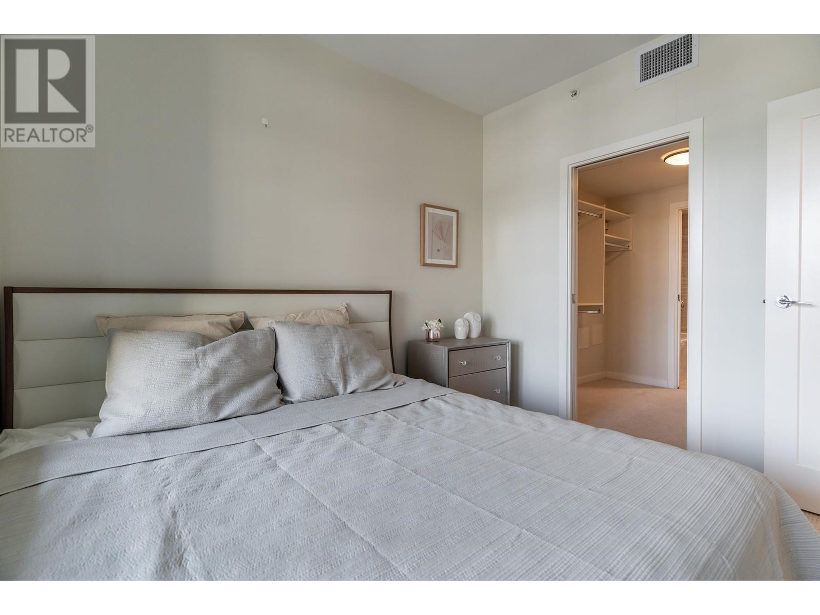 Listing Picture 16 of 37 : 512 3333 SEXSMITH ROAD, Richmond / 烈治文 - 魯藝地產 Yvonne Lu Group - MLS Medallion Club Member
