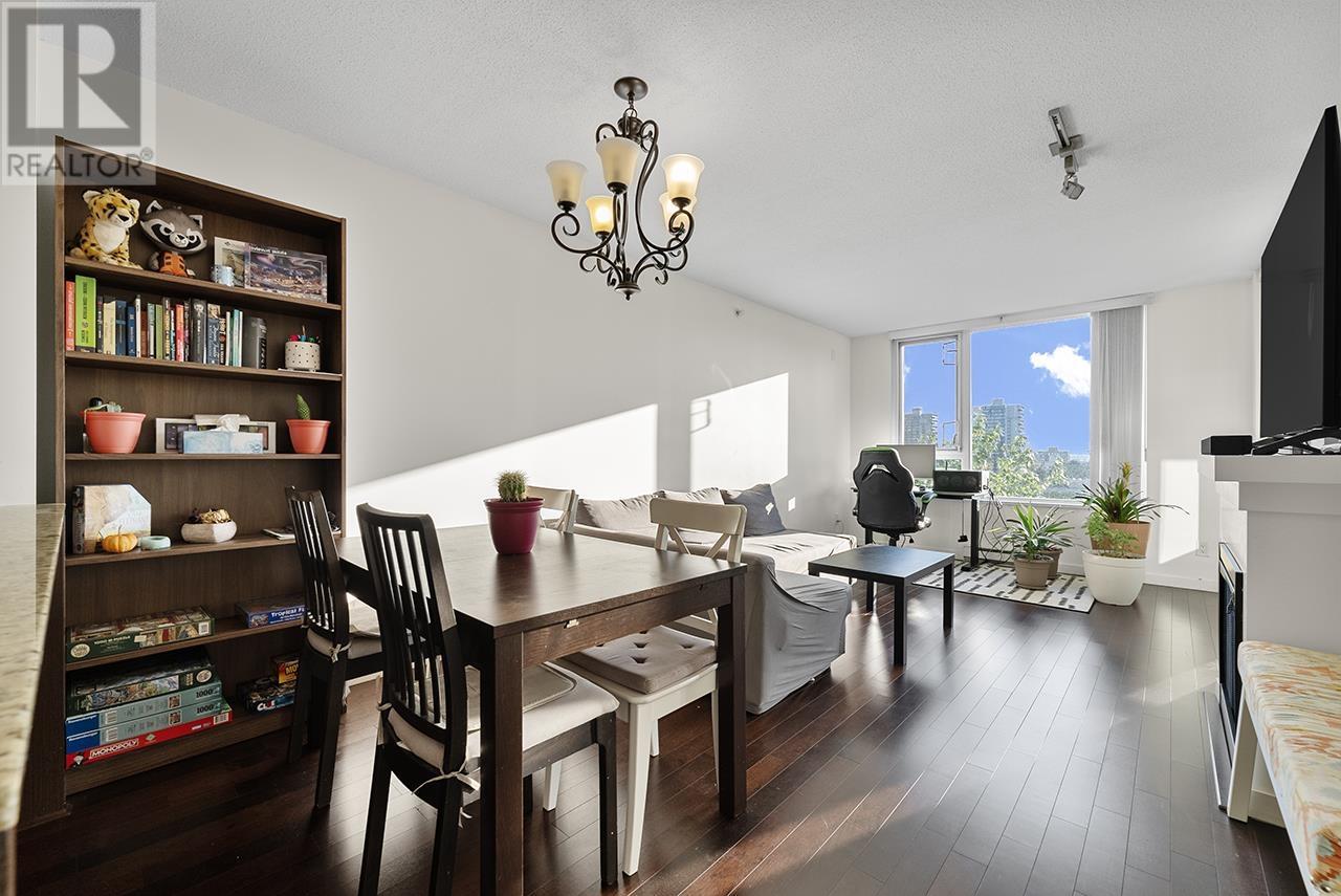 Listing Picture 4 of 23 : 303 9868 CAMERON STREET, Burnaby / 本拿比 - 魯藝地產 Yvonne Lu Group - MLS Medallion Club Member