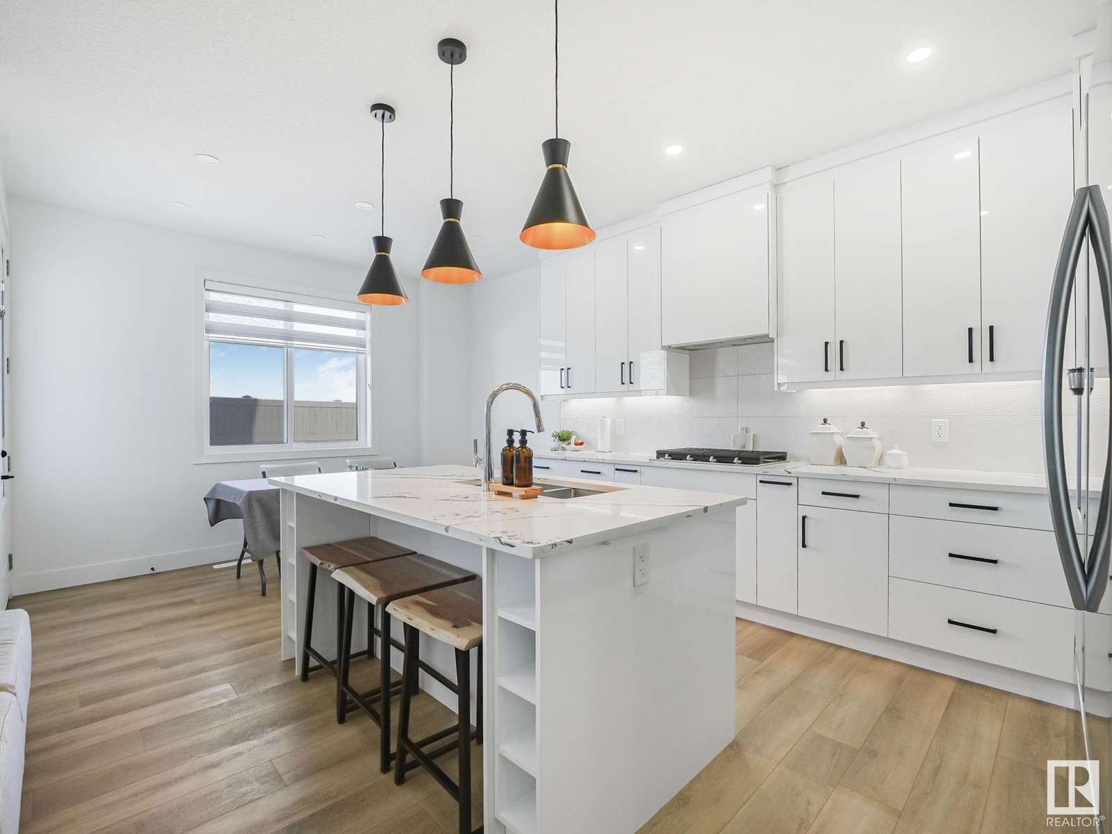 Property at 17684 49 ST NW image 4