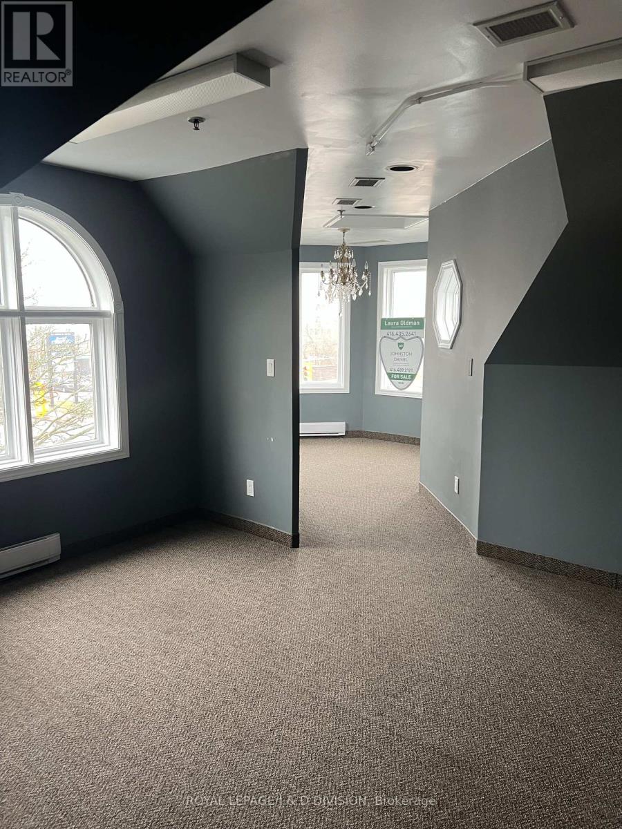 300 - 101 Mary Street W, Whitby, Ontario  L1N 2R4 - Photo 8 - E11966024