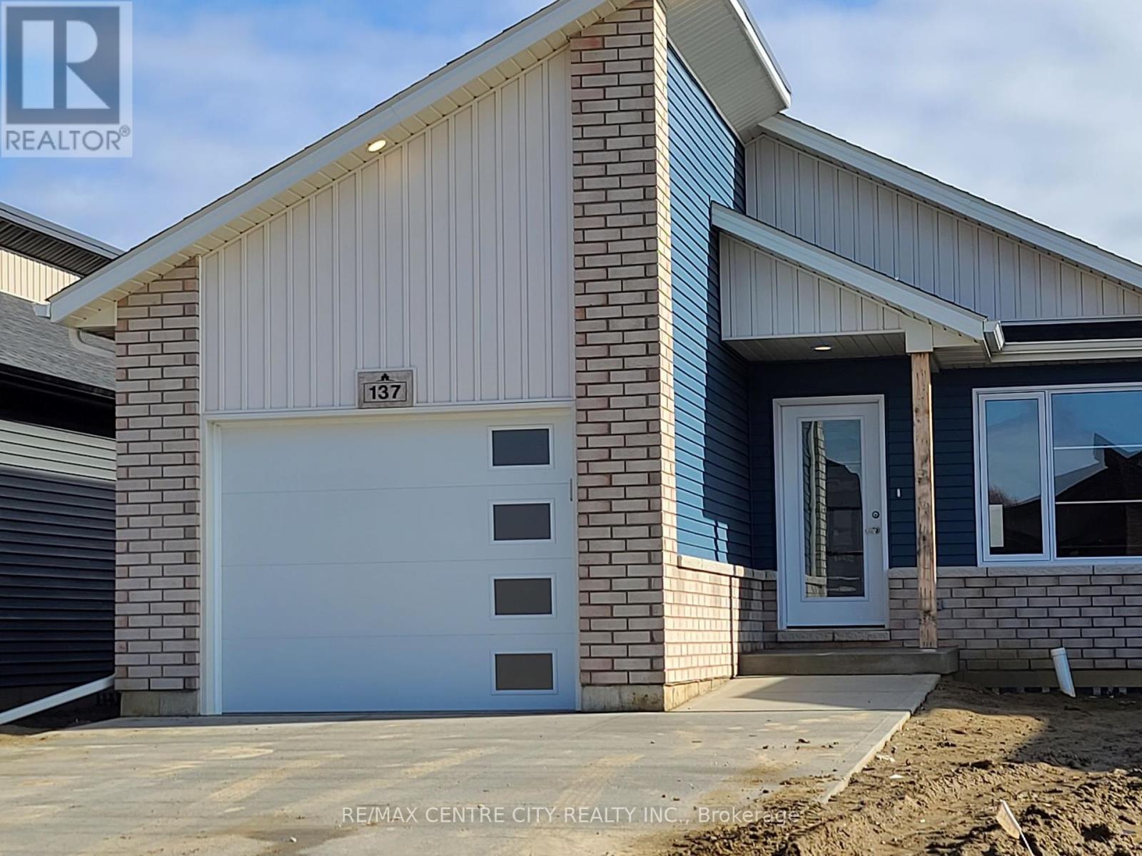 Property at 137 ARROWHEAD LANE S image 1