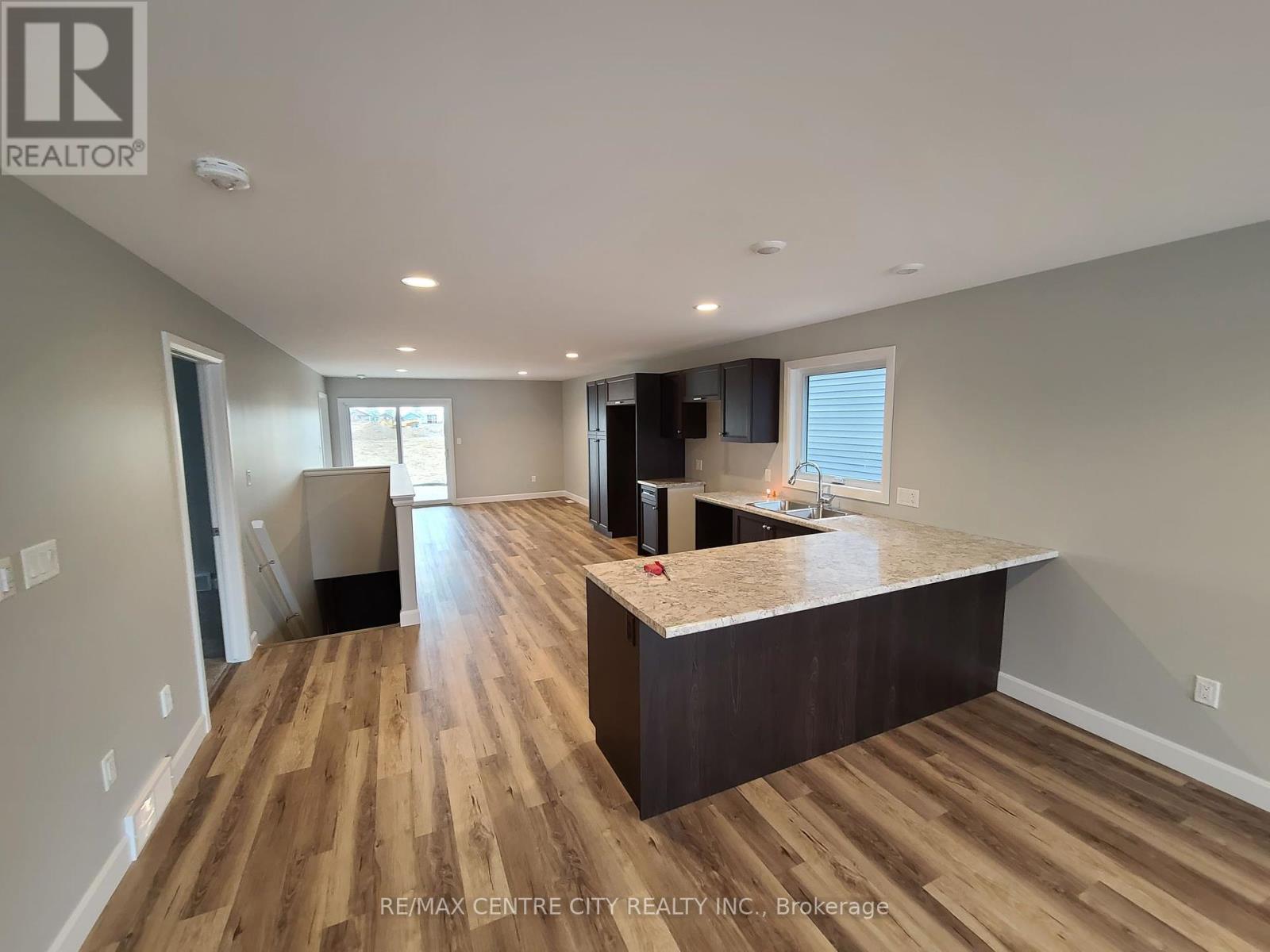Property at 137 ARROWHEAD LANE S image 5