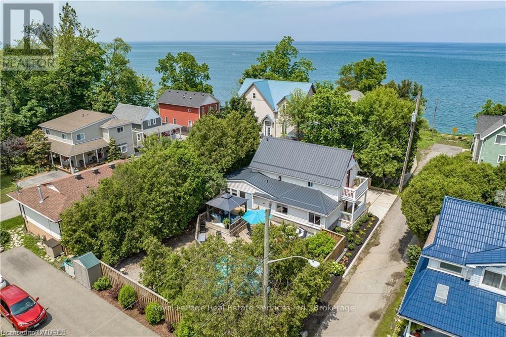 Property at 4 6TH STREET image 4