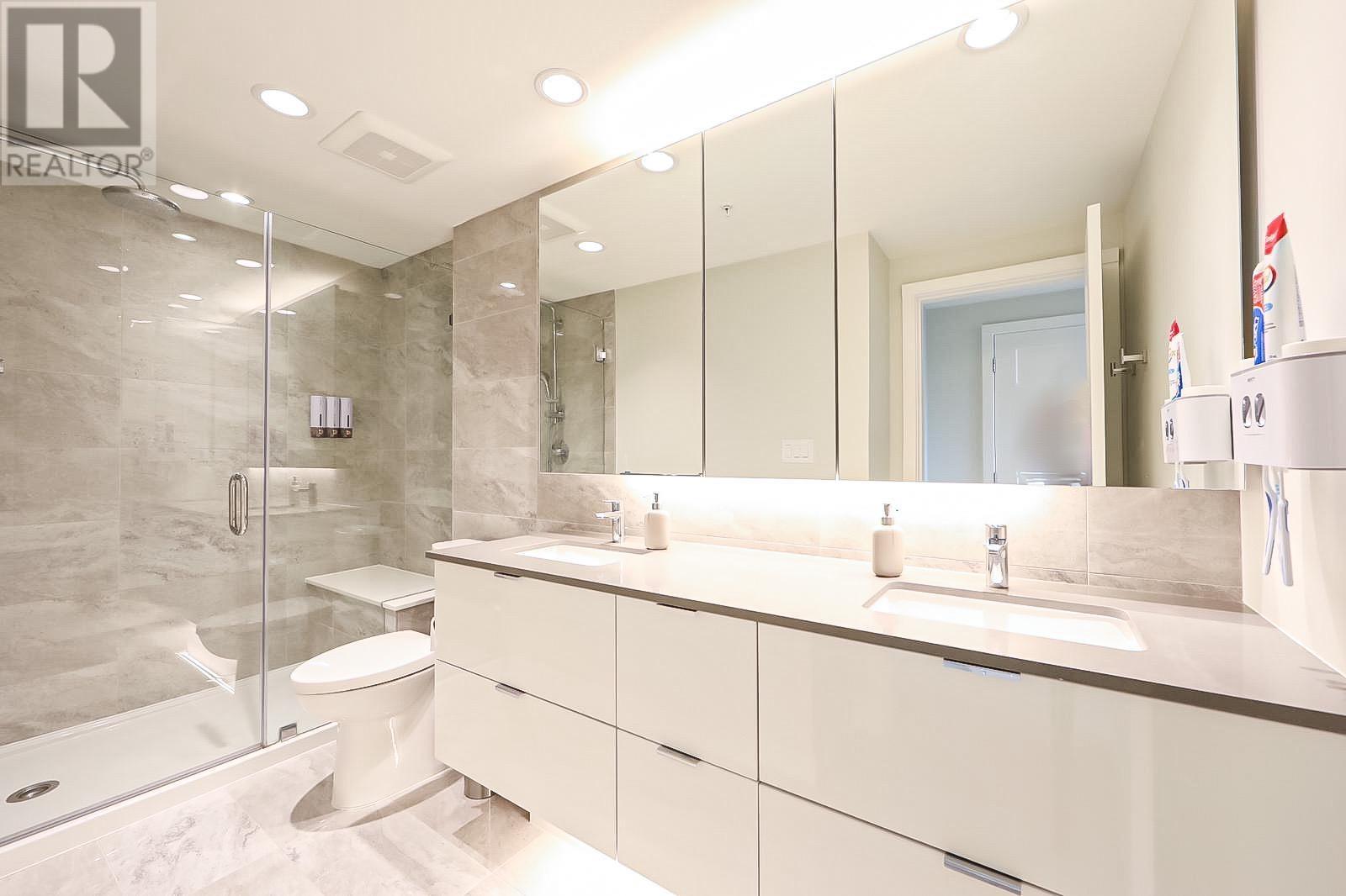 Listing Picture 10 of 27 : 911 3699 SEXSMITH ROAD, Richmond / 烈治文 - 魯藝地產 Yvonne Lu Group - MLS Medallion Club Member