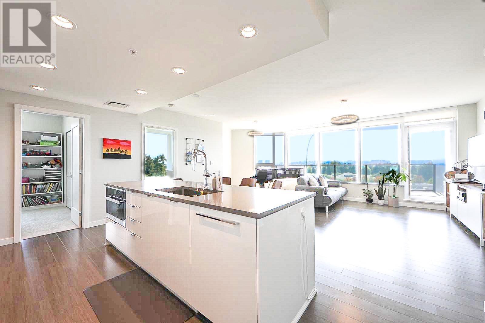 Listing Picture 4 of 27 : 911 3699 SEXSMITH ROAD, Richmond / 烈治文 - 魯藝地產 Yvonne Lu Group - MLS Medallion Club Member