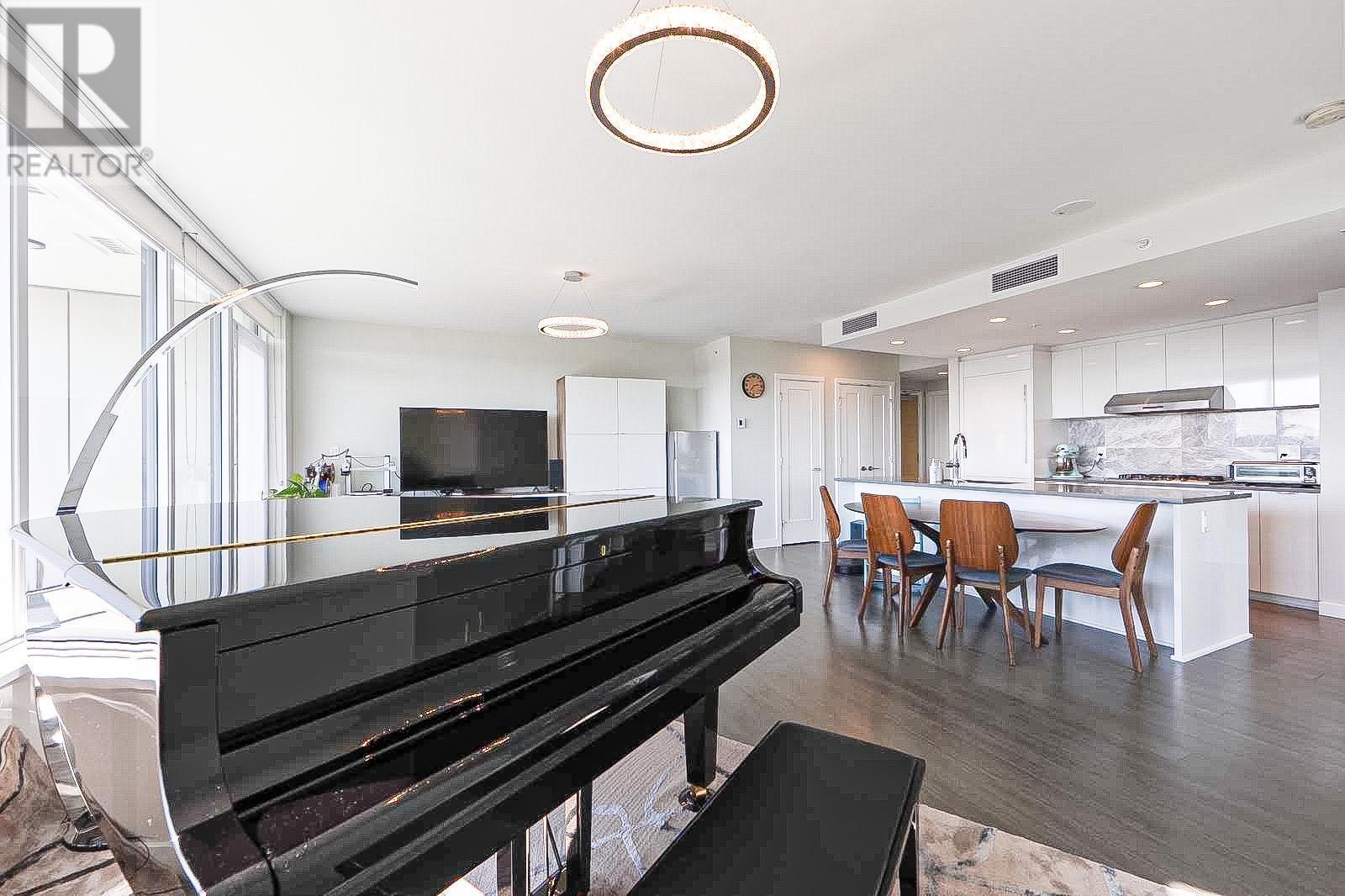 Listing Picture 2 of 27 : 911 3699 SEXSMITH ROAD, Richmond / 烈治文 - 魯藝地產 Yvonne Lu Group - MLS Medallion Club Member