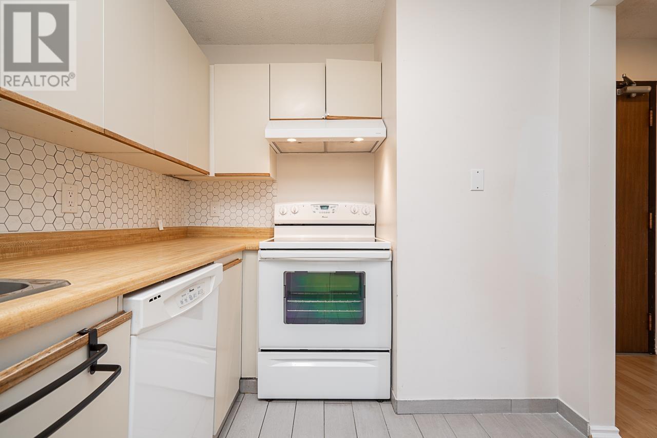 Listing Picture 12 of 23 : 202 8645 OSLER STREET, Vancouver / 溫哥華 - 魯藝地產 Yvonne Lu Group - MLS Medallion Club Member