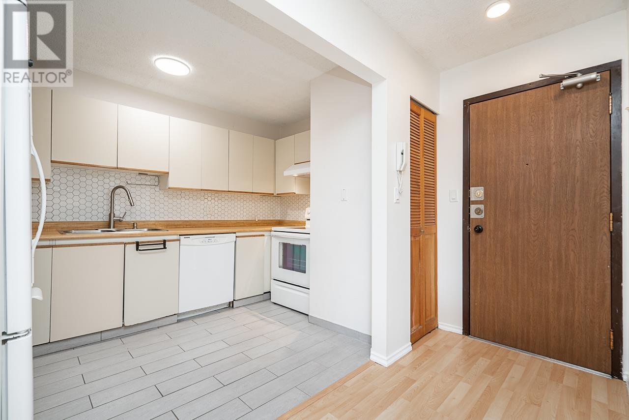 Listing Picture 13 of 23 : 202 8645 OSLER STREET, Vancouver / 溫哥華 - 魯藝地產 Yvonne Lu Group - MLS Medallion Club Member