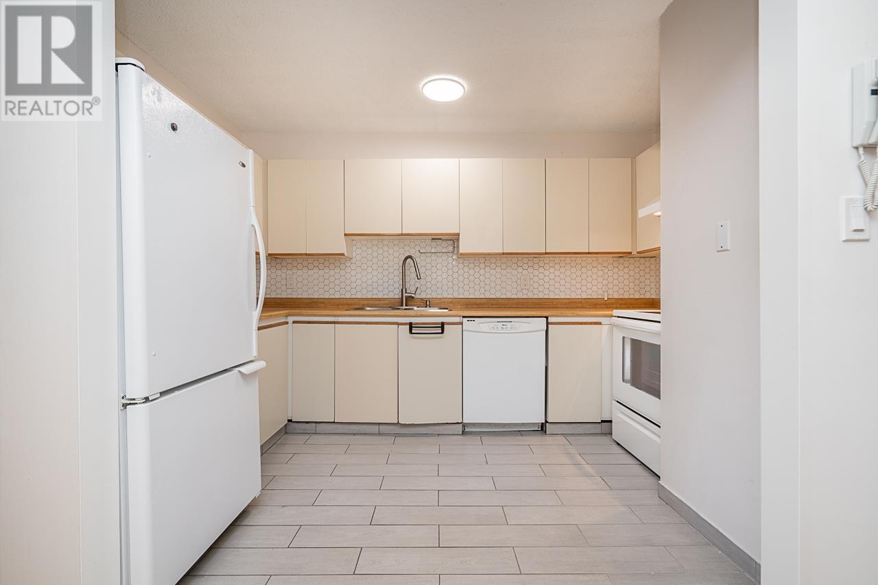 Listing Picture 14 of 23 : 202 8645 OSLER STREET, Vancouver / 溫哥華 - 魯藝地產 Yvonne Lu Group - MLS Medallion Club Member