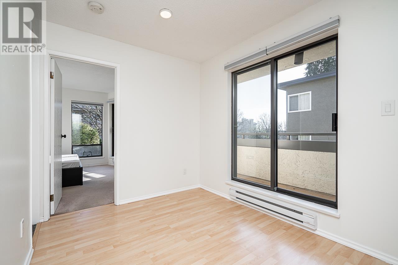 Listing Picture 15 of 23 : 202 8645 OSLER STREET, Vancouver / 溫哥華 - 魯藝地產 Yvonne Lu Group - MLS Medallion Club Member