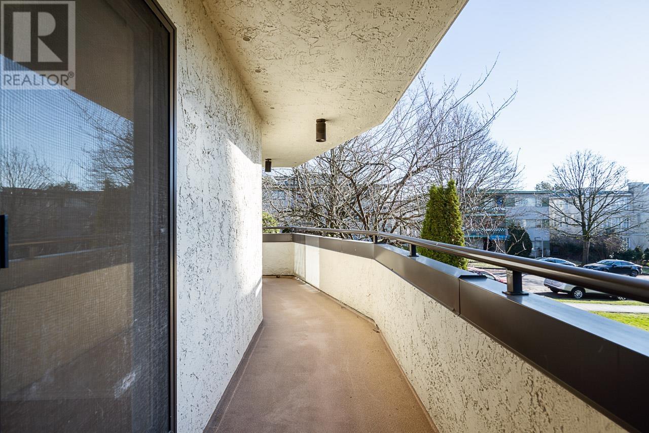 Listing Picture 5 of 23 : 202 8645 OSLER STREET, Vancouver / 溫哥華 - 魯藝地產 Yvonne Lu Group - MLS Medallion Club Member