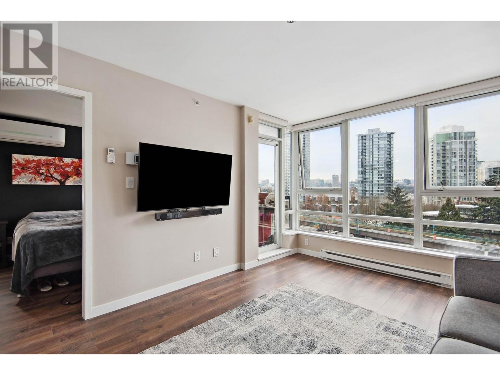 811 939 EXPO BOULEVARD, Vancouver