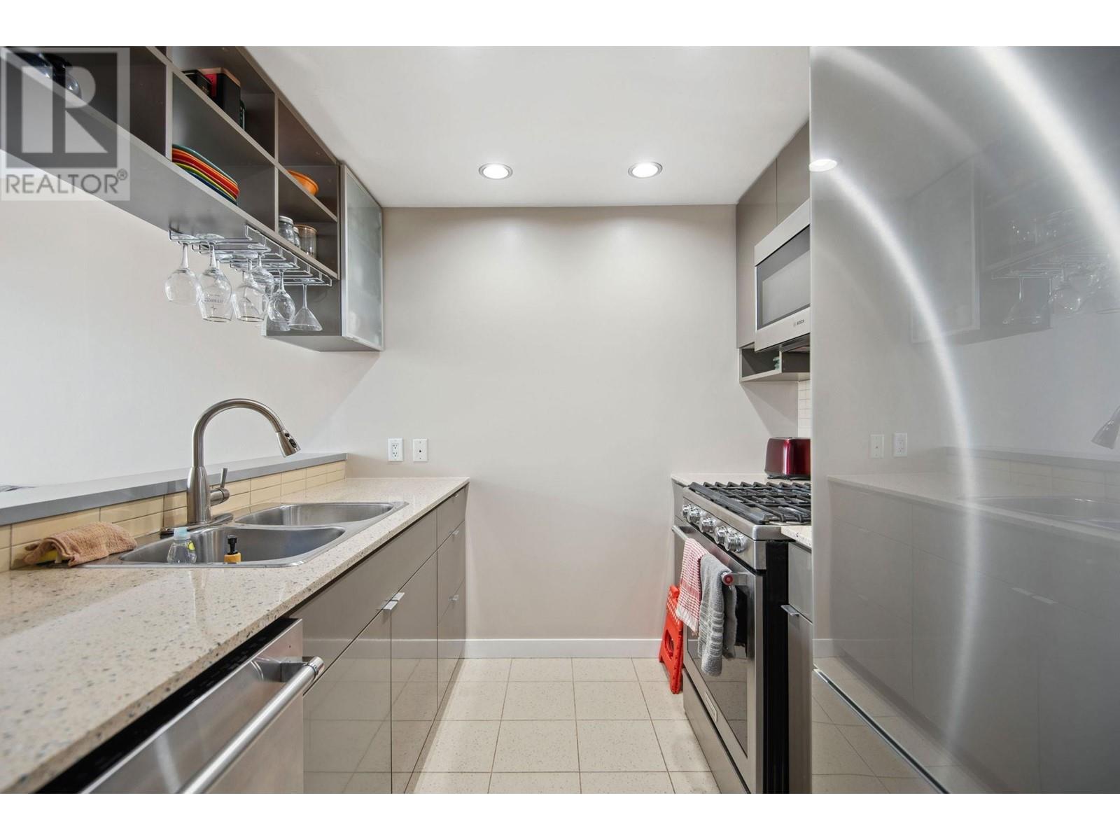 Listing Picture 4 of 30 : 811 939 EXPO BOULEVARD, Vancouver / 溫哥華 - 魯藝地產 Yvonne Lu Group - MLS Medallion Club Member