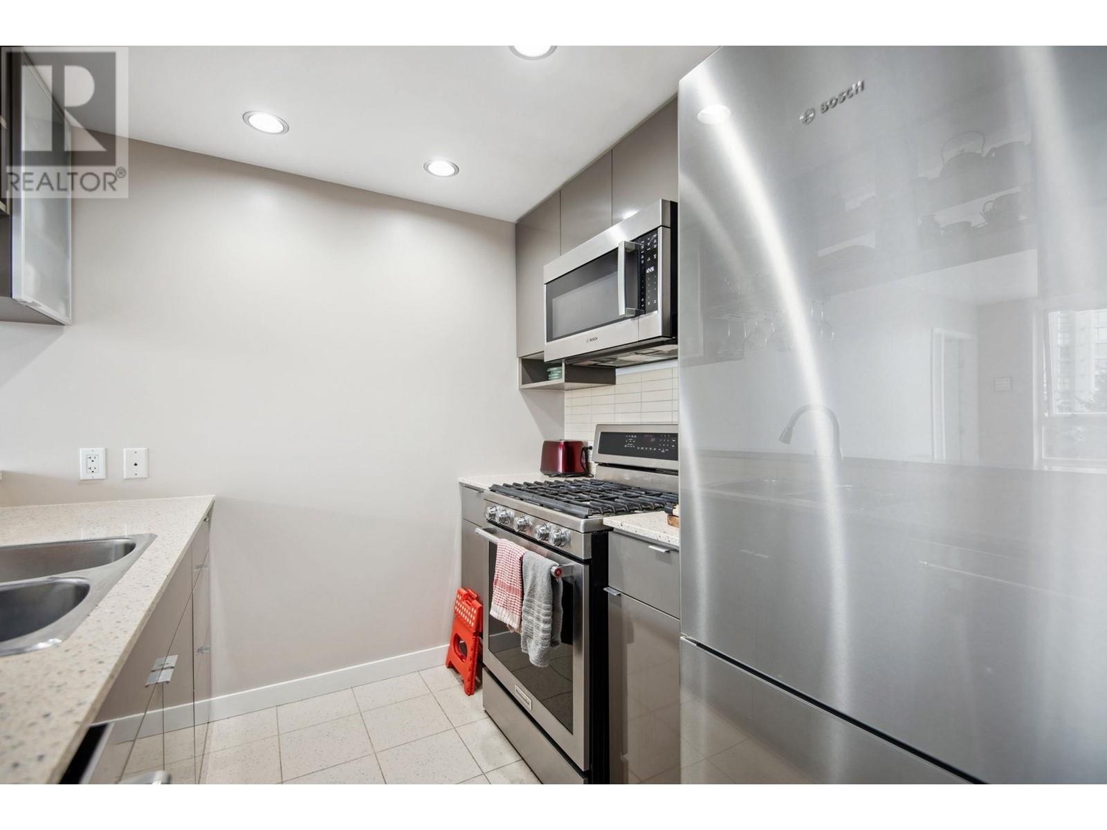 Listing Picture 5 of 30 : 811 939 EXPO BOULEVARD, Vancouver / 溫哥華 - 魯藝地產 Yvonne Lu Group - MLS Medallion Club Member