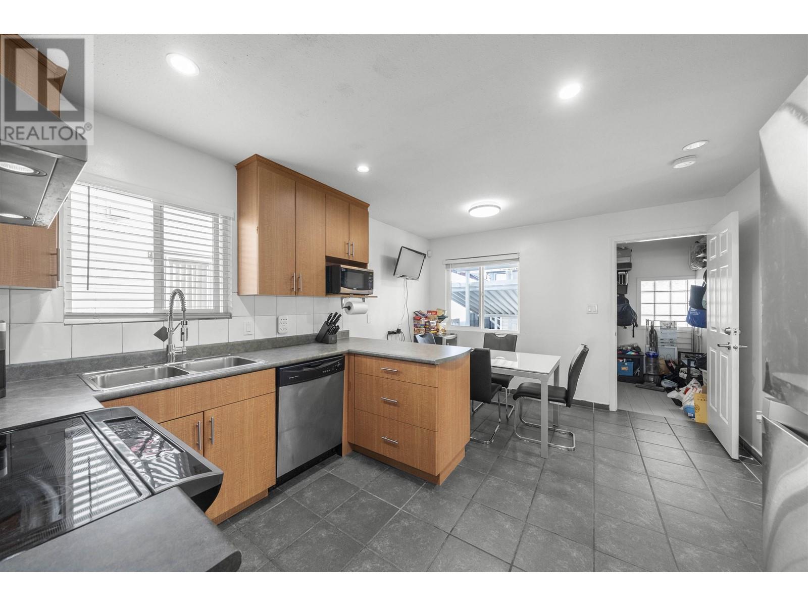 Listing Picture 6 of 31 : 3088 E GEORGIA STREET, Vancouver / 溫哥華 - 魯藝地產 Yvonne Lu Group - MLS Medallion Club Member