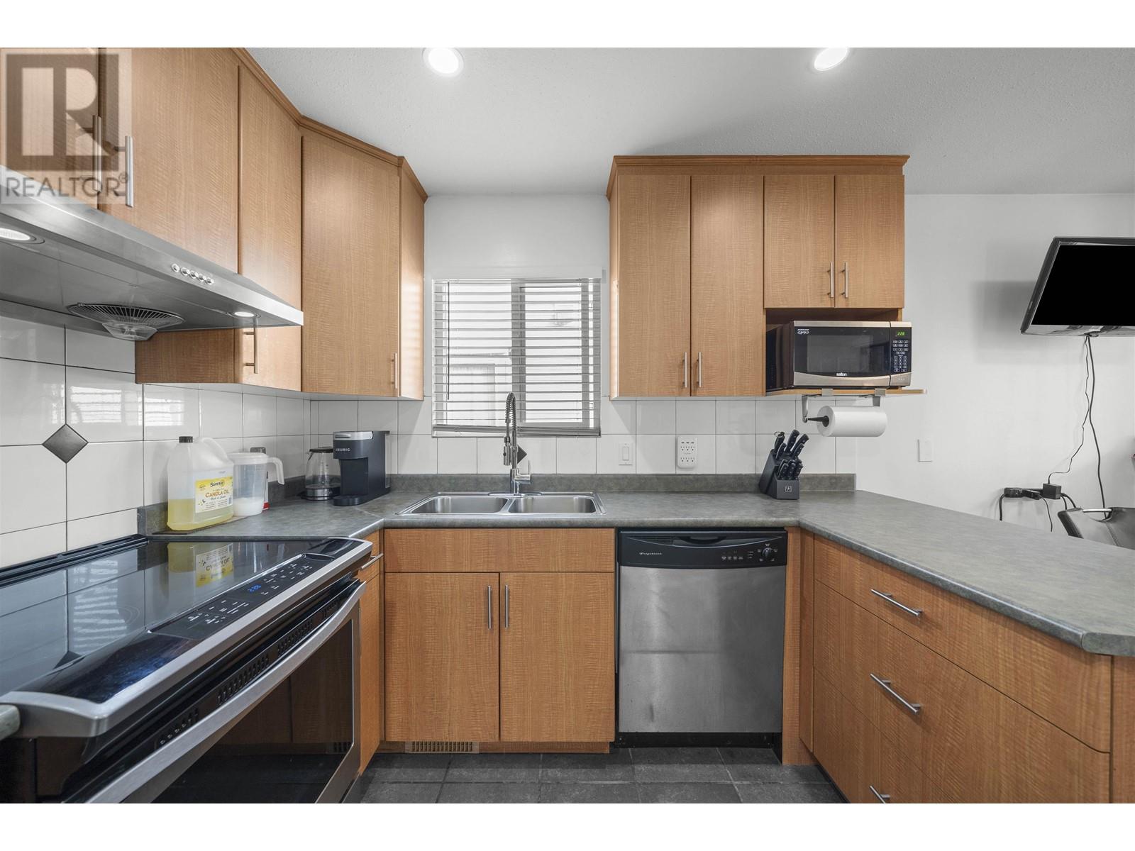 Listing Picture 7 of 31 : 3088 E GEORGIA STREET, Vancouver / 溫哥華 - 魯藝地產 Yvonne Lu Group - MLS Medallion Club Member