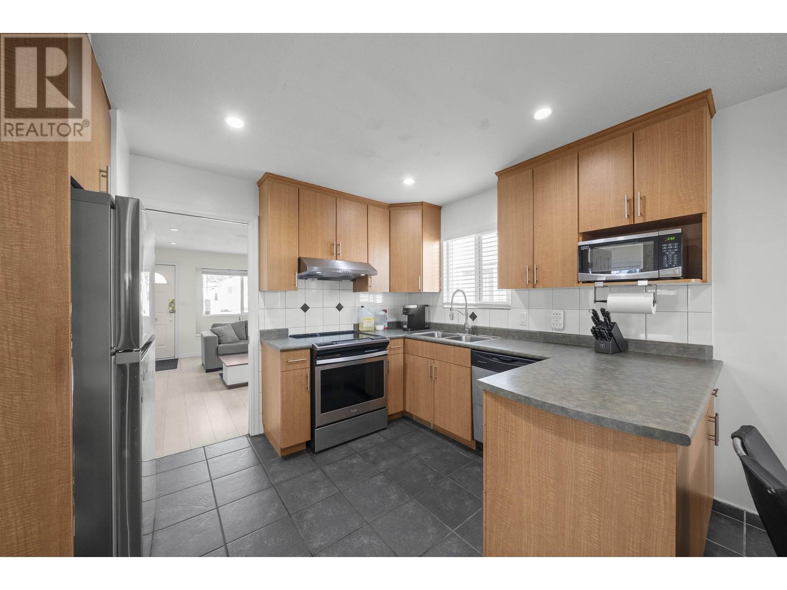 Listing Picture 13 of 31 : 3088 E GEORGIA STREET, Vancouver / 溫哥華 - 魯藝地產 Yvonne Lu Group - MLS Medallion Club Member