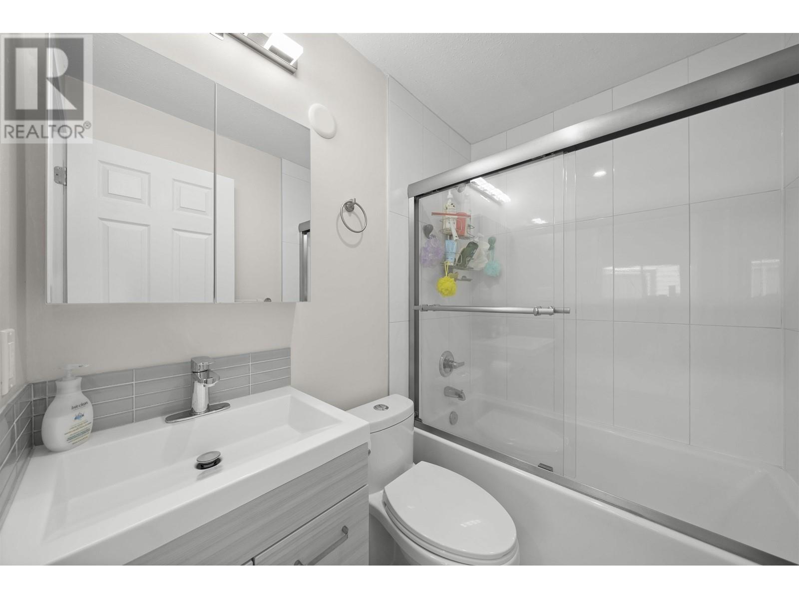 Listing Picture 8 of 31 : 3088 E GEORGIA STREET, Vancouver / 溫哥華 - 魯藝地產 Yvonne Lu Group - MLS Medallion Club Member